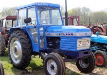 Tractoren met tweewielaandrijving Leyland 262