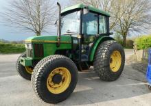Tractoren met tweewielaandrijving John Deere 5400 N