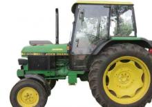 Tractoren met vierwielaandrijving John Deere 1850