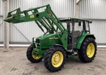 Tractoren met vierwielaandrijving John Deere 3210 Std
