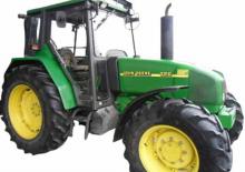 Tractoren met vierwielaandrijving John Deere 3310 Std