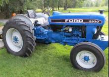 Tractoren met vierwielaandrijving Ford-NH 3930 A