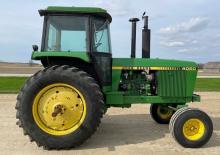 Tractoren met vierwielaandrijving John Deere 4050
