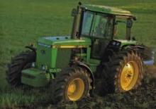 Tractoren met vierwielaandrijving John Deere 4055
