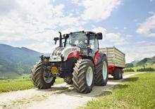 Tractoren met vierwielaandrijving Steyr 4085 Kompakt HILO