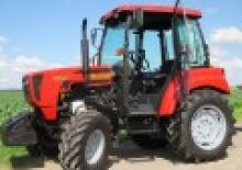 Tractoren met vierwielaandrijving Belarus 422.4