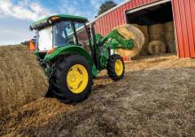 Tractoren met vierwielaandrijving John Deere 5045E 