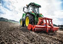 Tractoren met vierwielaandrijving John Deere 5100M 