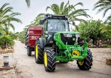 Tractoren met vierwielaandrijving John Deere 5105GF