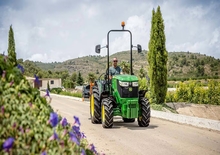 Tractoren met vierwielaandrijving John Deere 5105GL