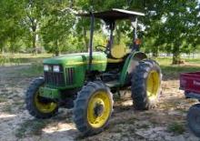 Tractoren met vierwielaandrijving John Deere 5220