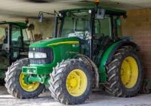 Tractoren met vierwielaandrijving John Deere 5720