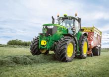 Tractoren met vierwielaandrijving John Deere 6110M