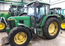 Tractoren met vierwielaandrijving John Deere 6110B