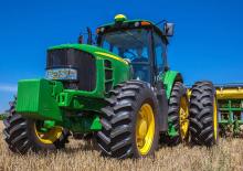 Tractoren met vierwielaandrijving John Deere 6135J