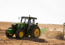 Tractoren met vierwielaandrijving John Deere 6150B