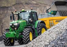 Tractoren met vierwielaandrijving John Deere 6175M 