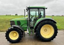 Tractoren met vierwielaandrijving John Deere 6220 Premium