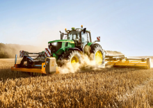 Tractoren met vierwielaandrijving John Deere 6M 220 