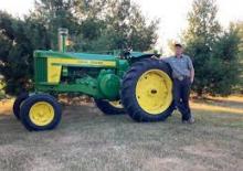 Tractoren met vierwielaandrijving John Deere 720