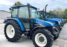 Tractoren met vierwielaandrijving Ford-NH 7635 A
