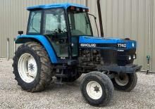 Tractoren met vierwielaandrijving New Holland 7740