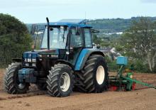 Tractoren met vierwielaandrijving Ford-NH 7740 SLE (Powerstar)