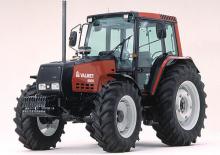 Tractoren met vierwielaandrijving Valtra 8000