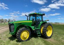 Tractoren met vierwielaandrijving John Deere 8220