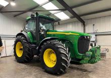 Tractoren met vierwielaandrijving John Deere 8520