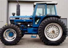 Tractoren met vierwielaandrijving Ford-NH 8630 A Powershift