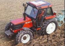 Tractoren met vierwielaandrijving Fiatagri 88-94 DT