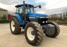 Tractoren met vierwielaandrijving Ford-NH 8870 TA Powers.
