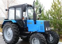 Tractoren met vierwielaandrijving Belarus 892 DT
