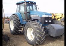 Tractoren met vierwielaandrijving Ford-NH 8970 TA Powers.