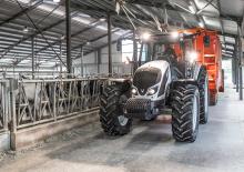 Tractoren met vierwielaandrijving Valtra A 83 HiTech