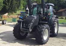 Tractoren met vierwielaandrijving Valtra A105H4 