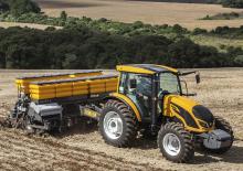 Tractoren met vierwielaandrijving Valtra A114