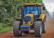 Tractoren met vierwielaandrijving Valtra A134.H