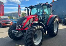 Tractoren met vierwielaandrijving Valtra A135LH 