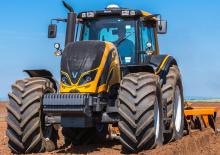 Tractoren met vierwielaandrijving Valtra BH154