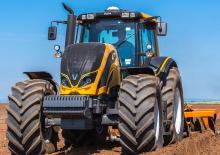 Tractoren met vierwielaandrijving Valtra BH174