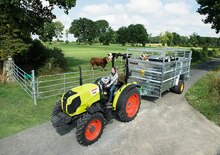 Tractoren met vierwielaandrijving Claas Elios 210 Basic 