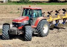 Tractoren met vierwielaandrijving Fiatagri G 240 DT PS