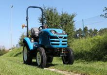 Tractoren met vierwielaandrijving LS J23 HST