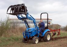 Tractoren met vierwielaandrijving LS J27 Gear