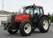 Tractoren met vierwielaandrijving Valtra Mega 8050