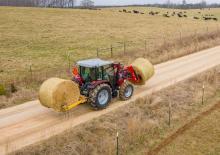 Tractoren met vierwielaandrijving Massey Ferguson MF 4710