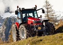 Tractoren met vierwielaandrijving Massey Ferguson MF 5420