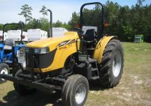 Tractoren met vierwielaandrijving Challenger MT345B